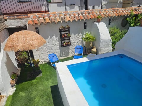 Casa rural El Patio con chimenea, barbacoa, piscina, patios exteriores para sus mascotas de manera gratuita House in Costa del Sol
