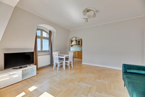 TV and multimedia, Living room, Seating area, Dining area, Area and facilities