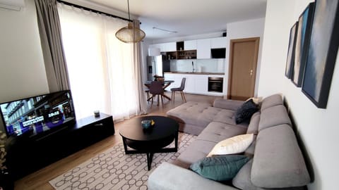 Communal lounge/ TV room, TV and multimedia, Living room, Seating area, Evening entertainment