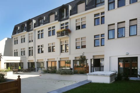 Property building, Day