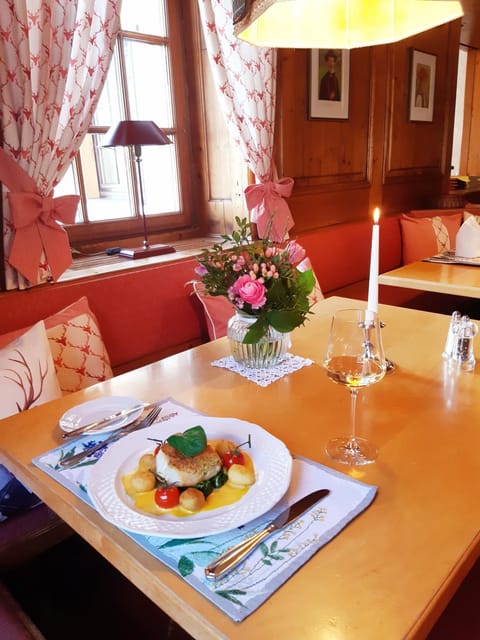 Restaurant/places to eat, Food