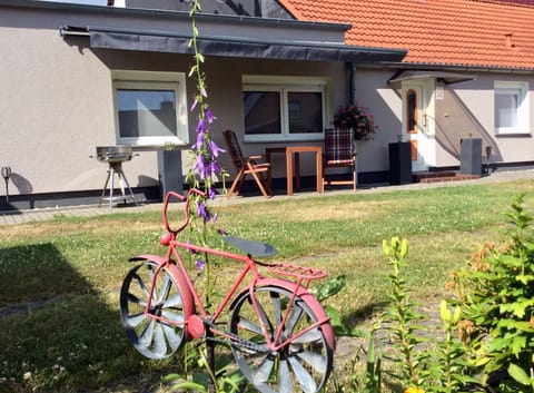 Property building, Garden, Balcony/Terrace