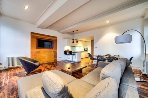 Living room, Seating area, Dining area, kitchen