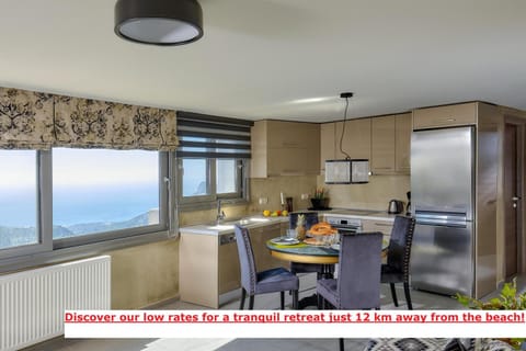 Kitchen or kitchenette, Dining area, Sea view, minibar, pet friendly, stove