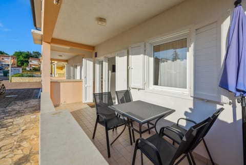View (from property/room), Balcony/Terrace, Dining area