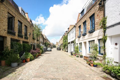 Property building, Spring, Day, Neighbourhood, Street view