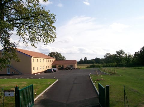 Property building, Facade/entrance, Garden