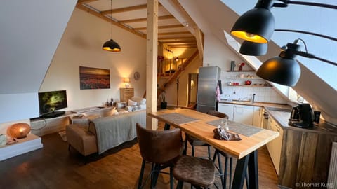 Living room, Food, kitchen