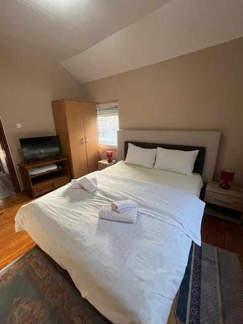 Bed, Bedroom, towels, wardrobe