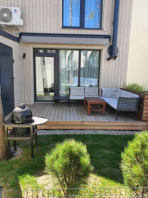 Property building, Patio, Balcony/Terrace, Seating area