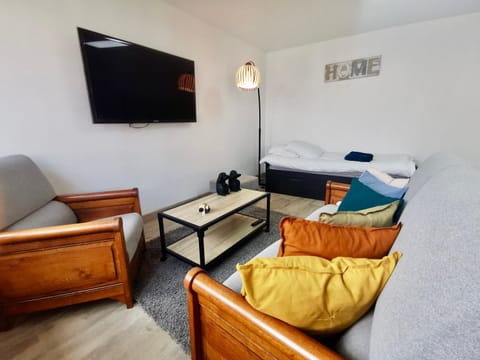 Communal lounge/ TV room, Bed, TV and multimedia, Seating area
