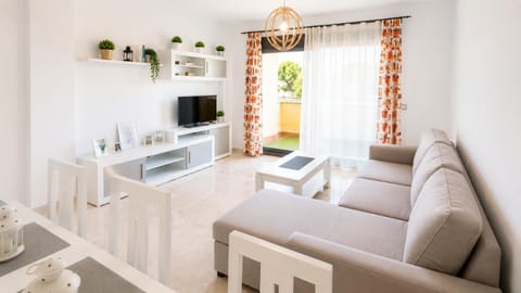 Kitchen or kitchenette, Seating area, Dining area