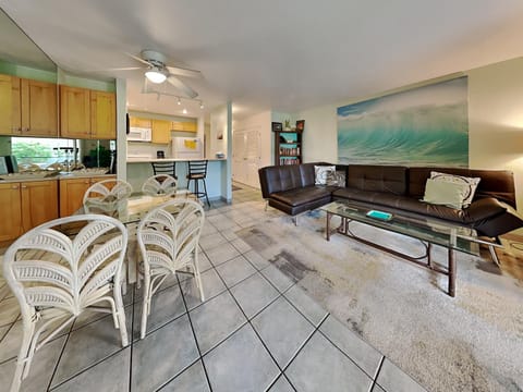 Kitchen or kitchenette, Living room, Seating area, Dining area, furniture, microwave