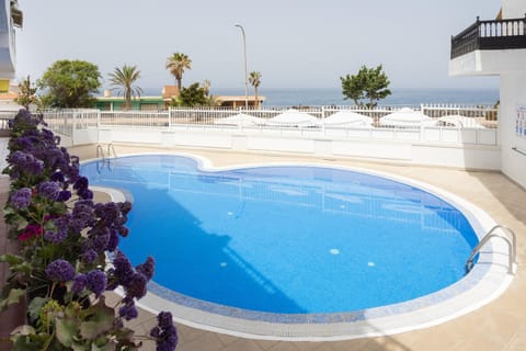 Property building, Sea view, Swimming pool