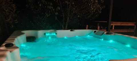 Hot Tub, Hot Tub