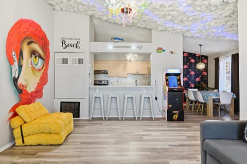 Kitchen or kitchenette, Seating area, Dining area