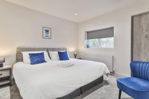 3 Bed Refurbished, Modern House, WiFi, Patio area House in Sheffield