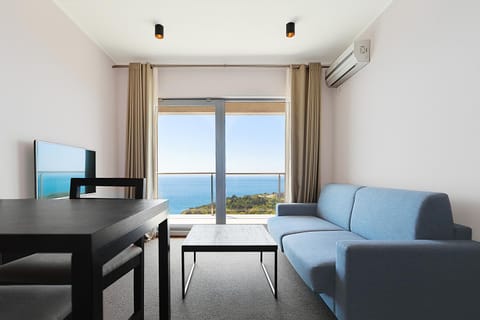 TV and multimedia, Living room, Seating area, Dining area, Sea view