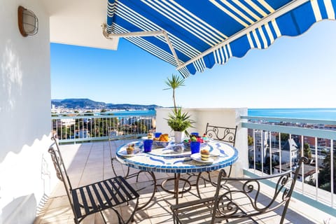 Patio, Day, Natural landscape, View (from property/room), Balcony/Terrace, Sea view