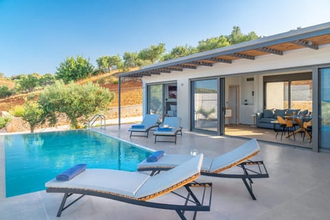 Balcony/Terrace, Swimming pool