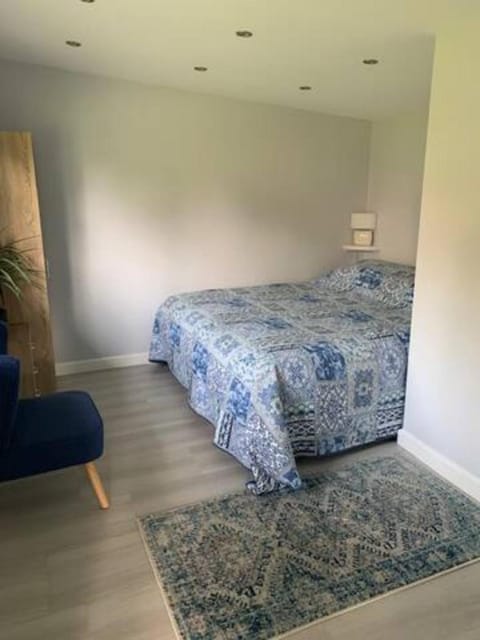 Independent garden studio - sleeps max 3. Apartment in Derby