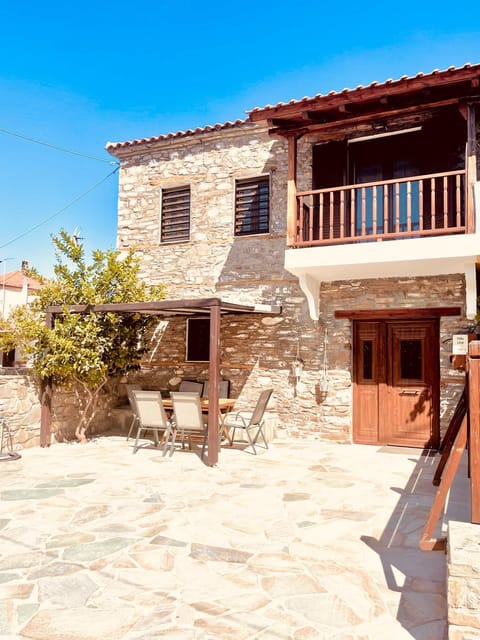 Property building, Day, Garden