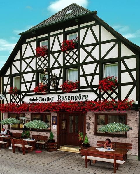 Property building, Restaurant/places to eat
