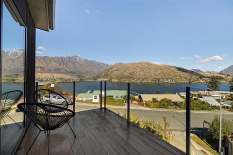 Natural landscape, View (from property/room), Balcony/Terrace, Lake view, Mountain view