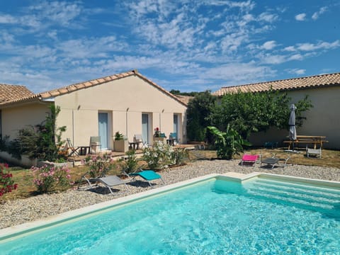 Bedroom, Swimming pool, sunbed