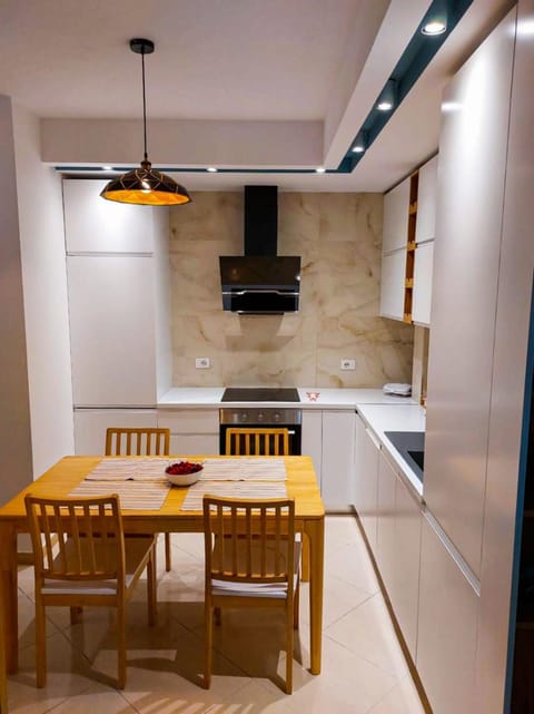 Kitchen or kitchenette, Dining area, pet friendly, stove