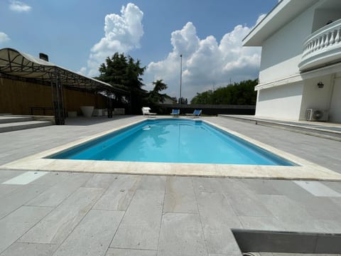 Swimming pool, Swimming pool