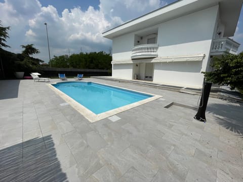 Swimming pool, Swimming pool