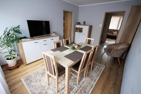 TV and multimedia, Living room, Dining area, Evening entertainment