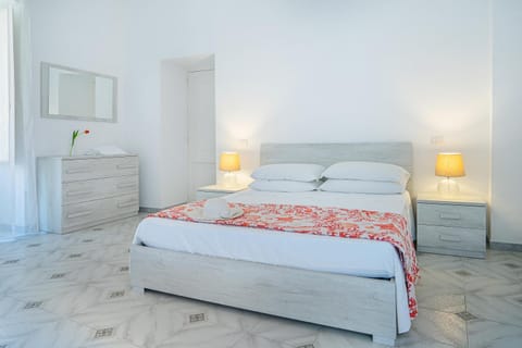 Spring, Bed, Summer, Photo of the whole room, Bedroom, internet, towels, air conditioner