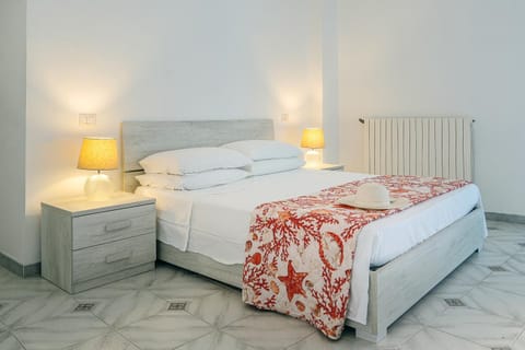 Bed, Photo of the whole room, Bedroom, internet, air conditioner