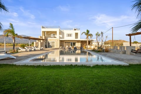 Property building, Patio, Spring, Day, Garden, Garden view, Pool view, Swimming pool, sunbed