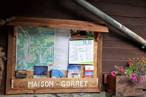 Day, Property logo or sign, Logo/Certificate/Sign