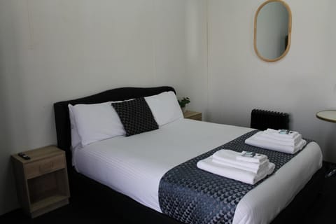 Bed, Photo of the whole room, towels