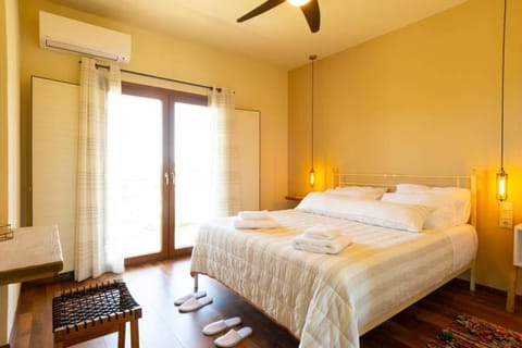 Bed, fireplace, air conditioner