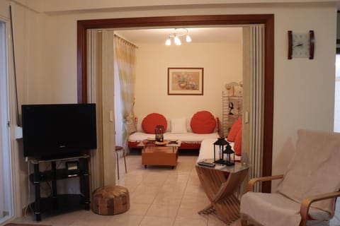 Communal lounge/ TV room, TV and multimedia, Seating area