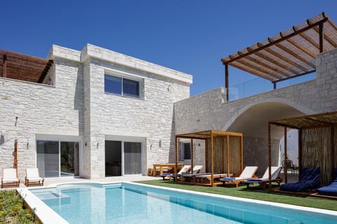 Property building, Day, Pool view, Swimming pool, sunbed