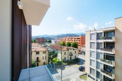 Balcony/Terrace, Street view