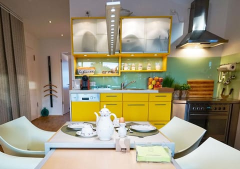 Kitchen or kitchenette, Breakfast