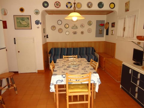 Communal lounge/ TV room, Dining area