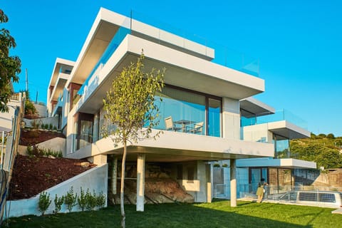 Property building, Facade/entrance, Garden