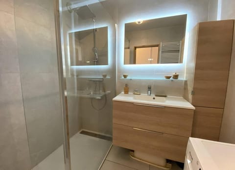 Appartement VUE SUR MER avec WIFI et terrasse à PERROS-GUIREC Ref-816 Apartment in Louannec