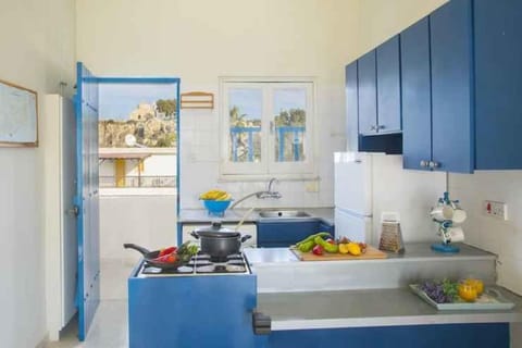 Kitchen or kitchenette, Food and drinks