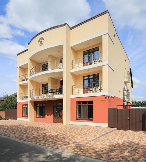 Property building, Facade/entrance