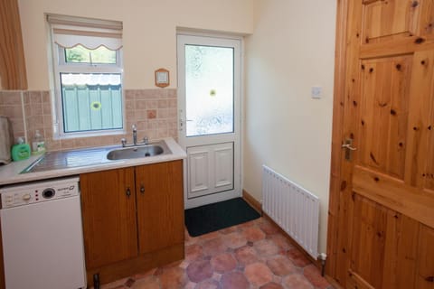 Facade/entrance, flat iron, washing machine