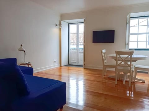 Communal lounge/ TV room, TV and multimedia, Living room, Seating area, Dining area